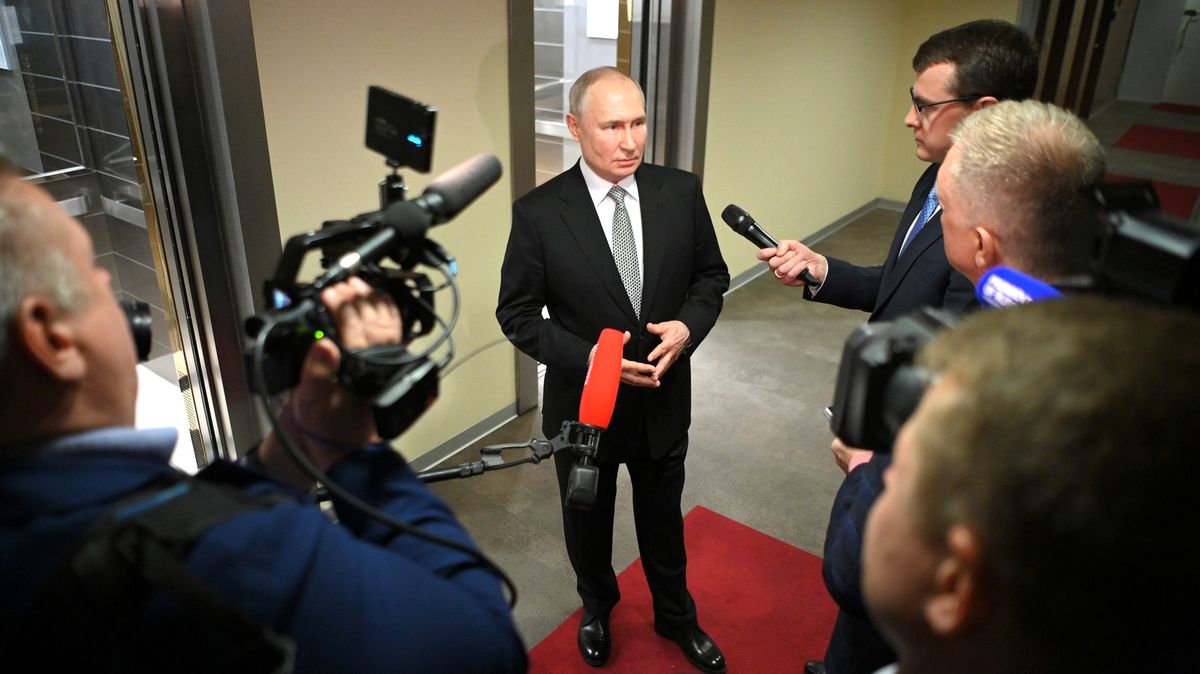 Kazetové munice máme dost, tak pozor, varuje Putin